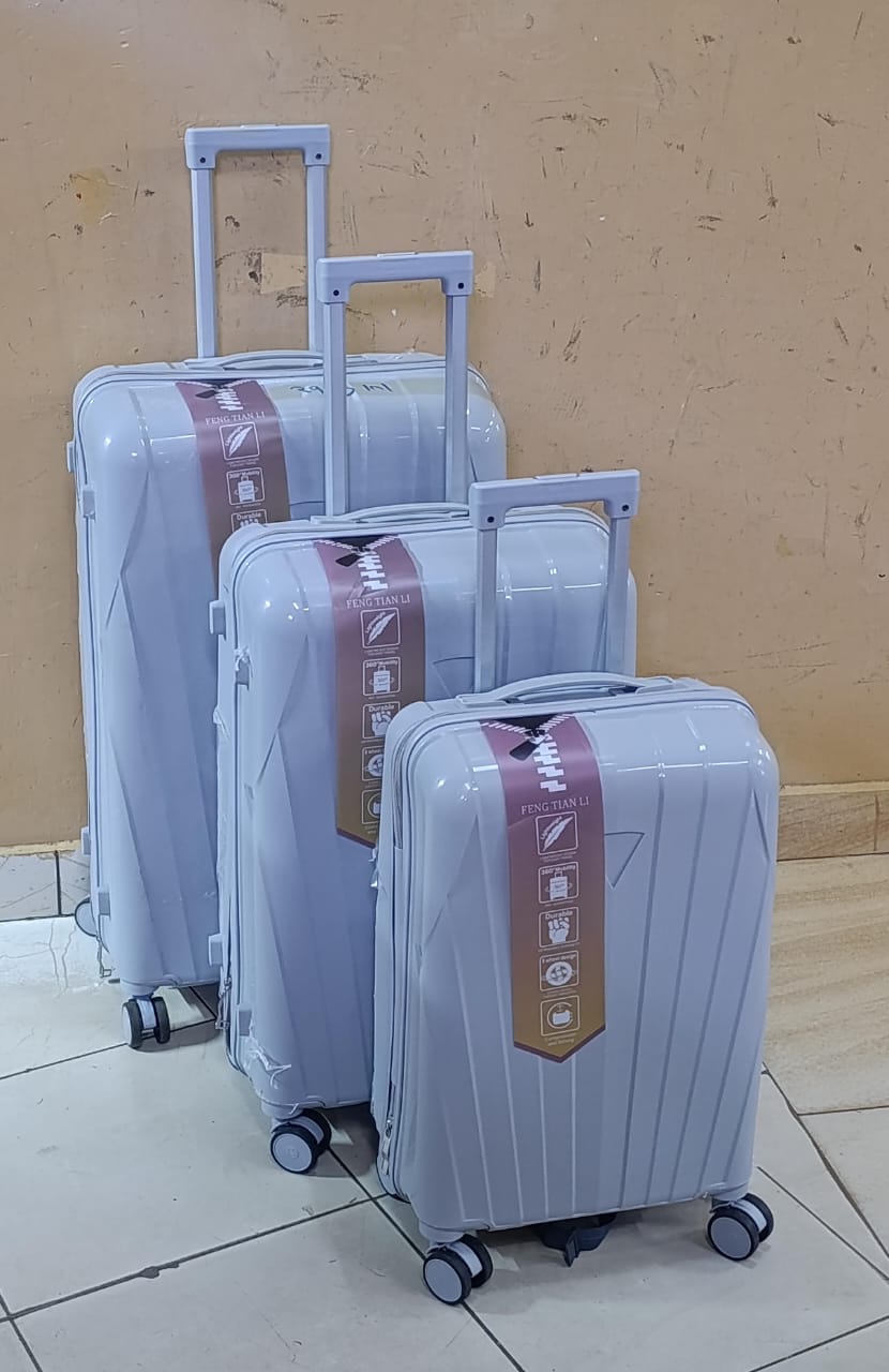 🕸️ Unbreakable rubber suitcase  Pp 3-in-1 suitcase set
🕸️Beautiful colours 
🕸️Light weight 
🕸️Scratch resistant 
💮360°wheel rotation 
🕸️Double compartment  
⬜ SIZE 2
▪️ Height 72cm, 66cm, 56cm