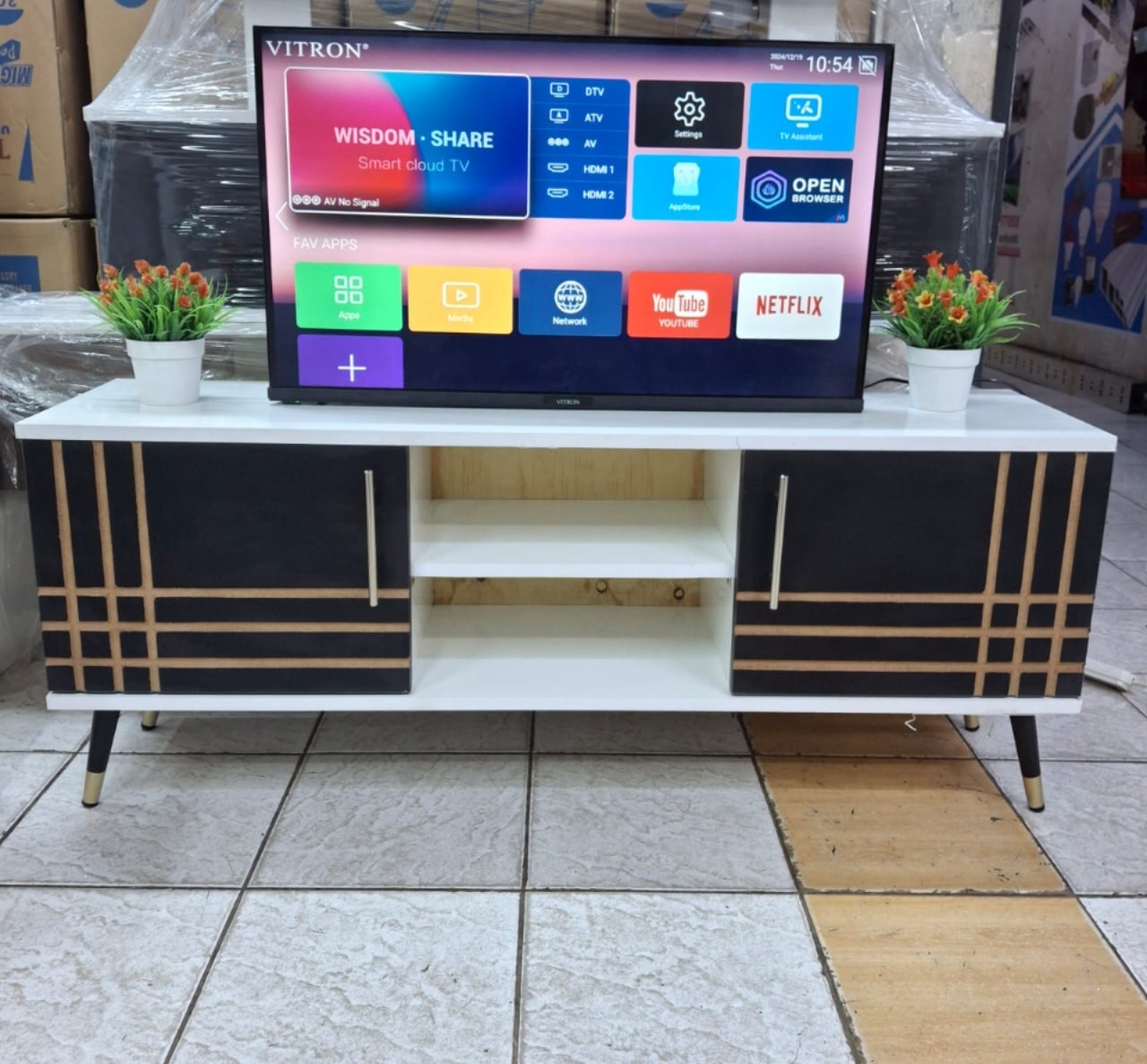 READY TO PICK🍒🚚Sydney Modern Wooden TV Stand 4FT White and Black *
Key Features
✨Strong and durable
✨Elegant design
✨Laminated MDF boards
✨Locally Made
✨Size; 4 Feet