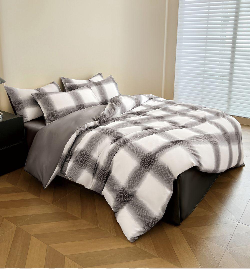 🌺 Binded duvet, one bedsheet and two pillowcase: Size 5 x 6 🌺