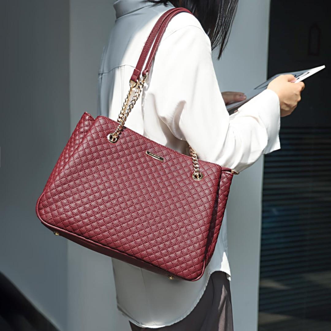 HIGH QUALITY LADIES HANDBAGS,  FASHION BAGS 2 IN 1. SHOULDERS BAGS AVAILABLE IN DIFFERENT COLOURS.