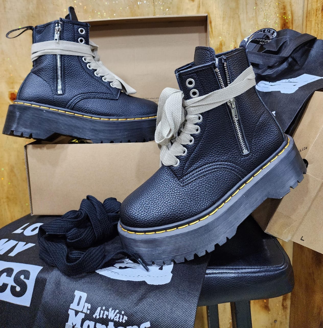 🔥 Quality Dr. Martens Unisex Platform Oxford Boots Shoes – Black Chunky Sole Lace-Up Casual Shoes | Trendy Gothic Streetwear Platform Loafers | Comfortable Thick Sole Fashion Sneakers for Women | Eve