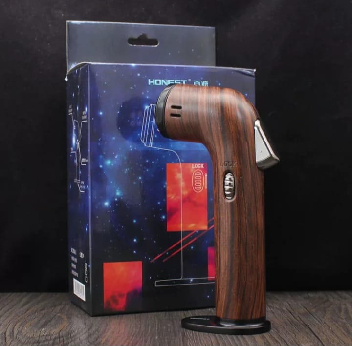 Outdoor Black Honest Lighter, Refillable 4 Flame jet torch lighter.