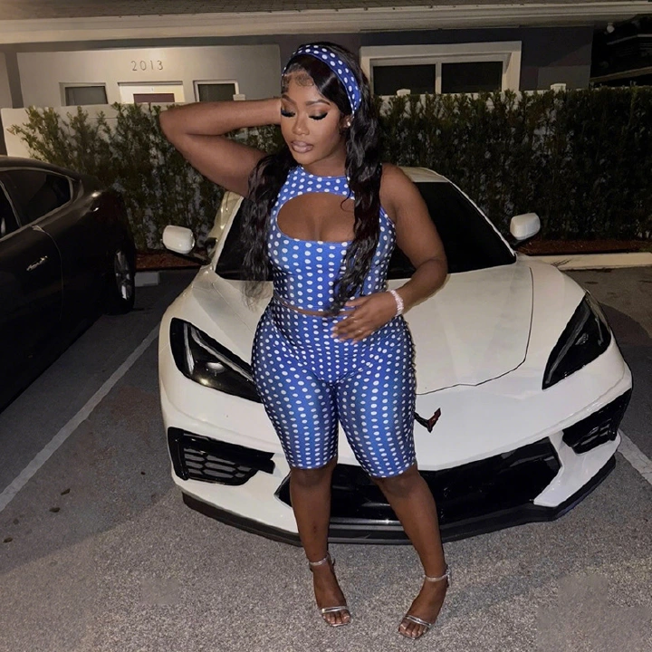 Polka Dot Print 2 Piece Set Woman o-Neck Hollwo Design Crop Tops+Skinny Peach Hip Shorts Hot Girls Sexy Fashion Outfits R0350
