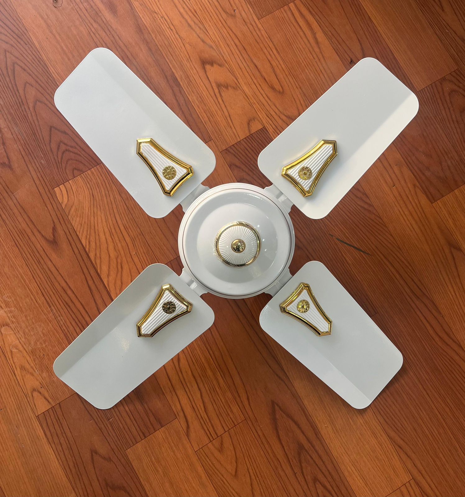 Roch 18 Inch Standing Fan (High Velocity Adjustable Floor Fan)a powerful and reliable cooling appliance designed to provide strong airflow and wide room coverage. It is perfect for hot weather conditi