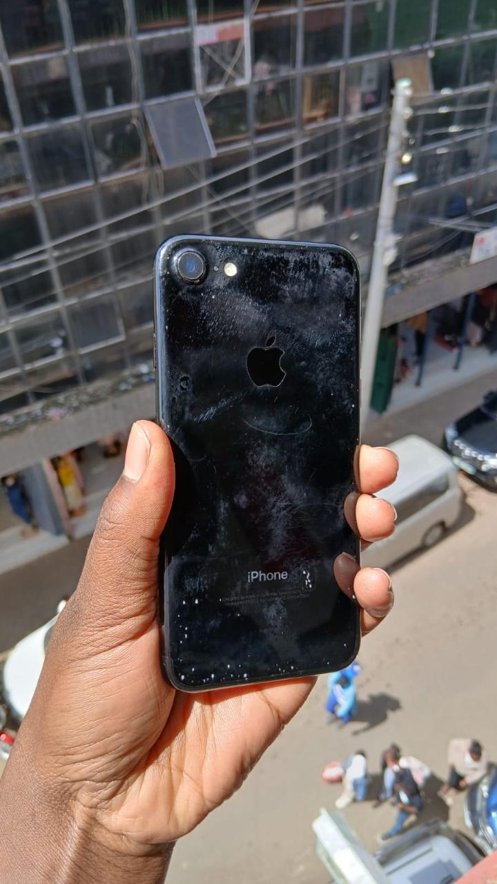 Iphone 7 128gb + Free aldeepo neckband +free cover