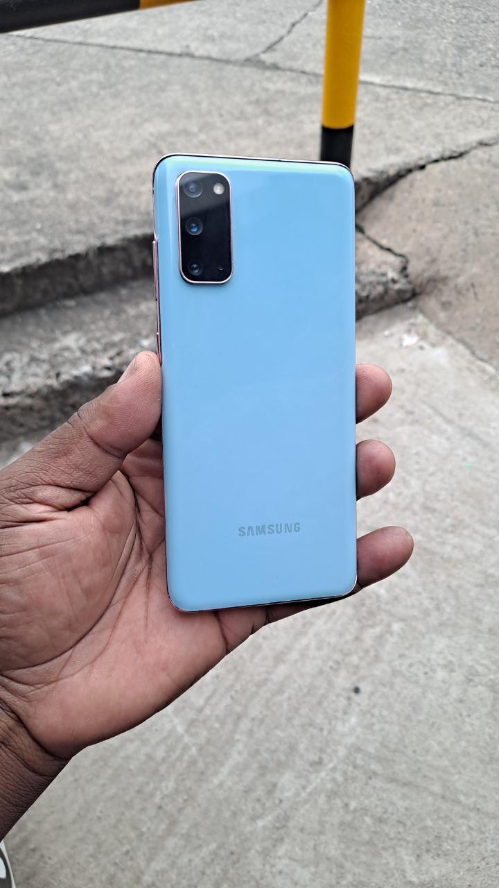 SAMSUNG S20 5G 128GB + FREE SMARTWATCH