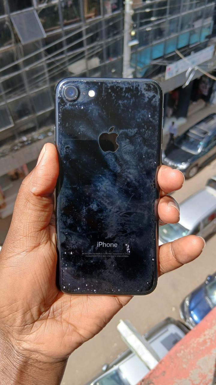 Iphone 7 128gb + Free aldeepo neckband +free cover