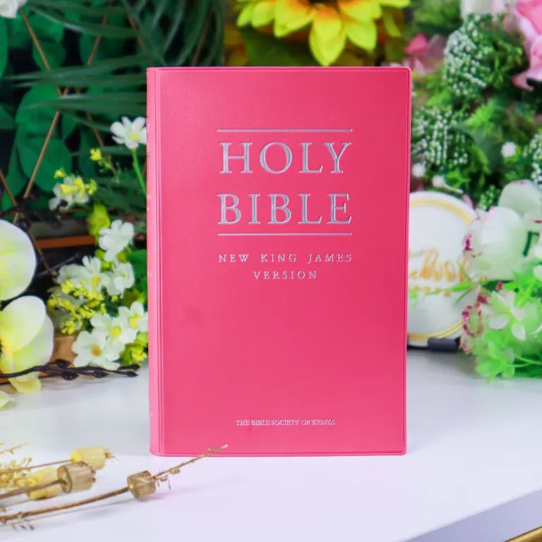 New King James Version (NKJV) – Chic Pink Vinyl Cover with Concordance