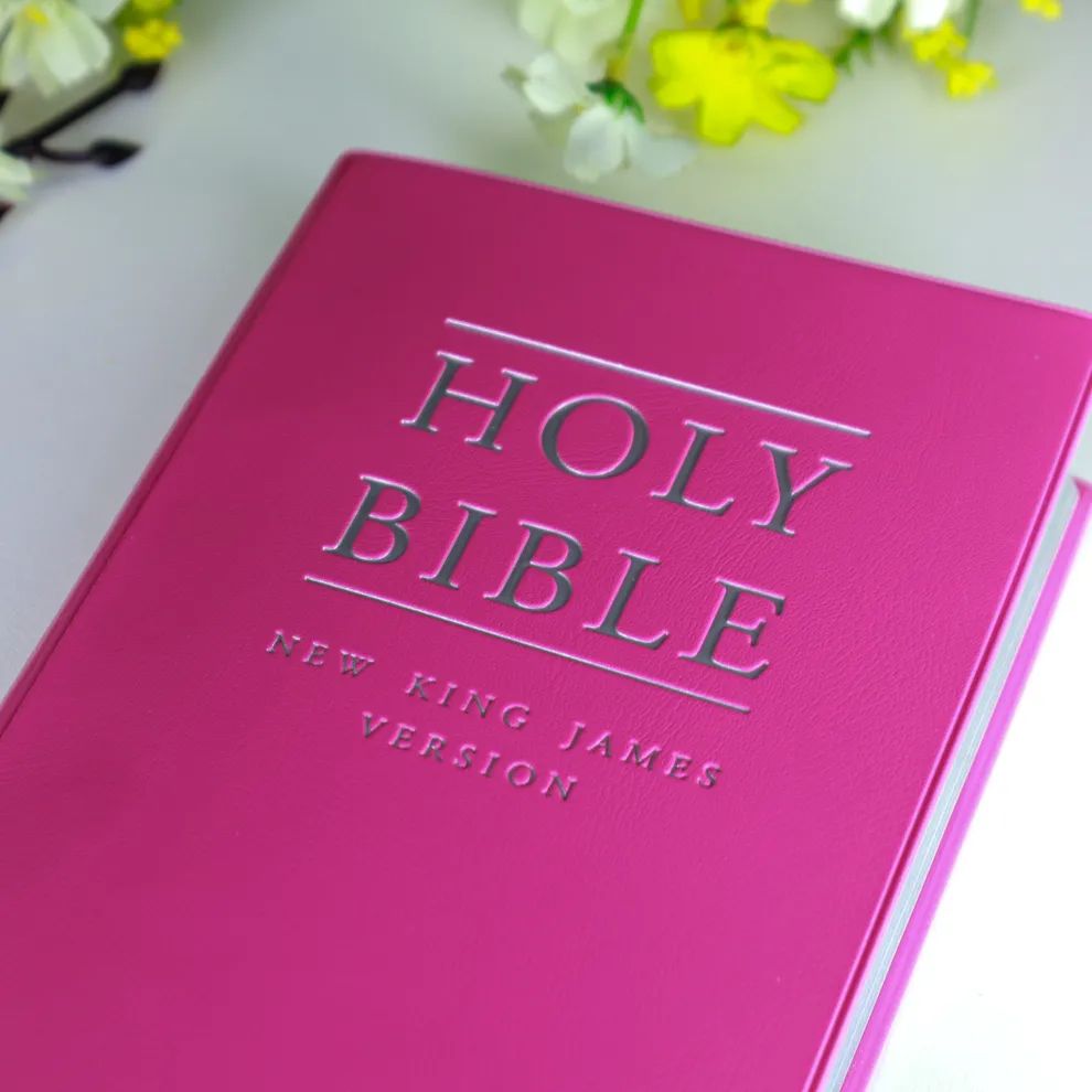 New King James Version (NKJV) – Chic Pink Vinyl Cover with Concordance