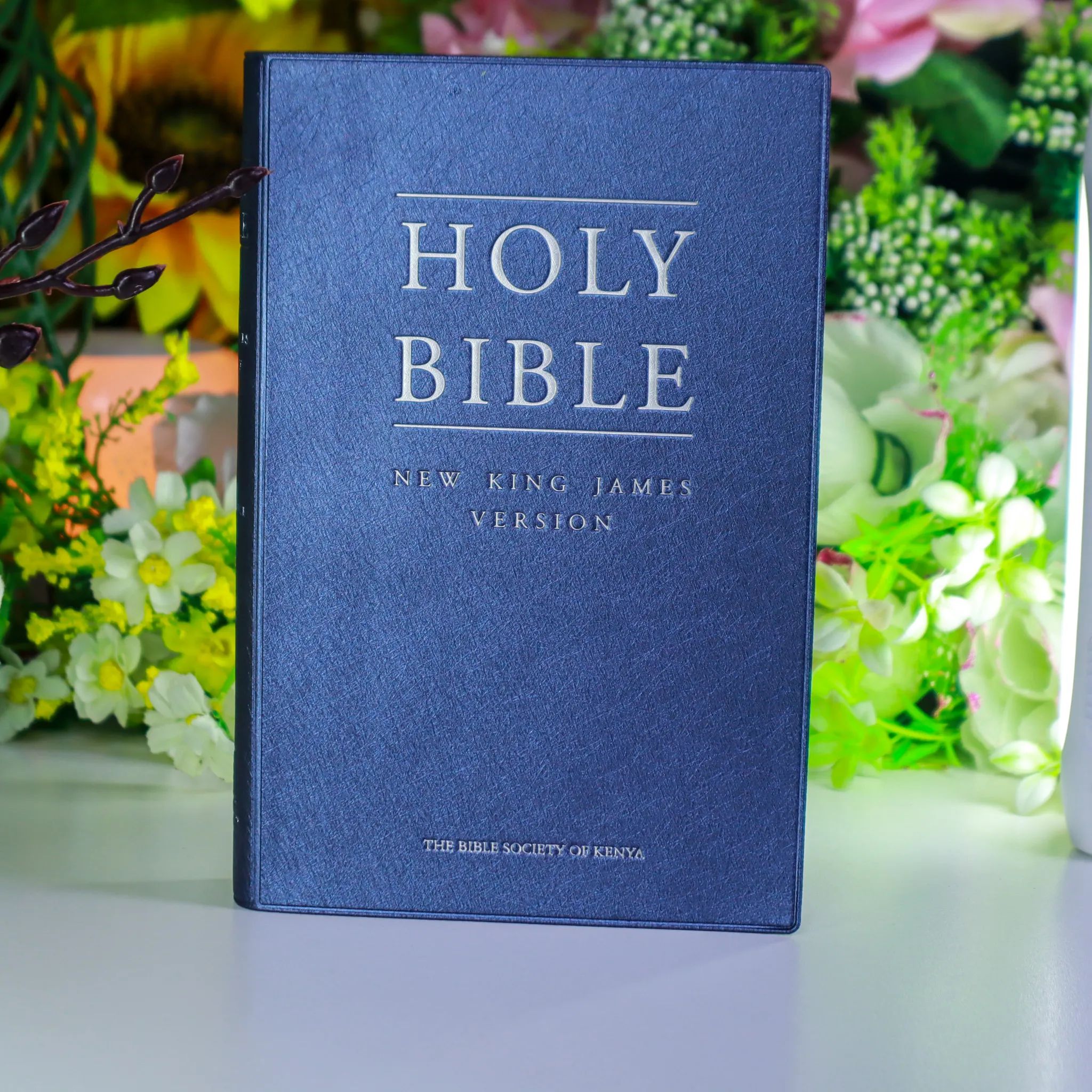 Blue New King James Version (NKJV) – Sophisticated Blue Vinyl Cover with Concordance ✨