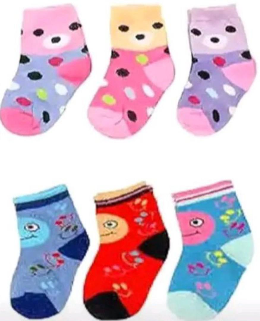 Complete receiving set:5 in 1 diapers bag+woolen baby blanket+white dotted wrapper+muffins+5 pieces lucky star baby suit+newborn socks+knitted sweater+newborn vests+ softcare diapers small  15 pieces