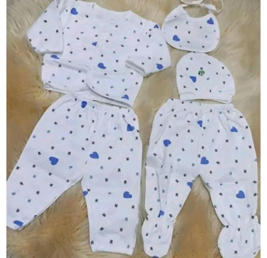 COMPLETE HOSPITAL NEWBORN RECEIVING PACKAGE::5 in 1 diapers bag+Warm woolen Baby blanket+White dotted wrapper+5 in 1 baby suit+newborn vests + 3 socks+warm baby muffins with straps+ baby mittens