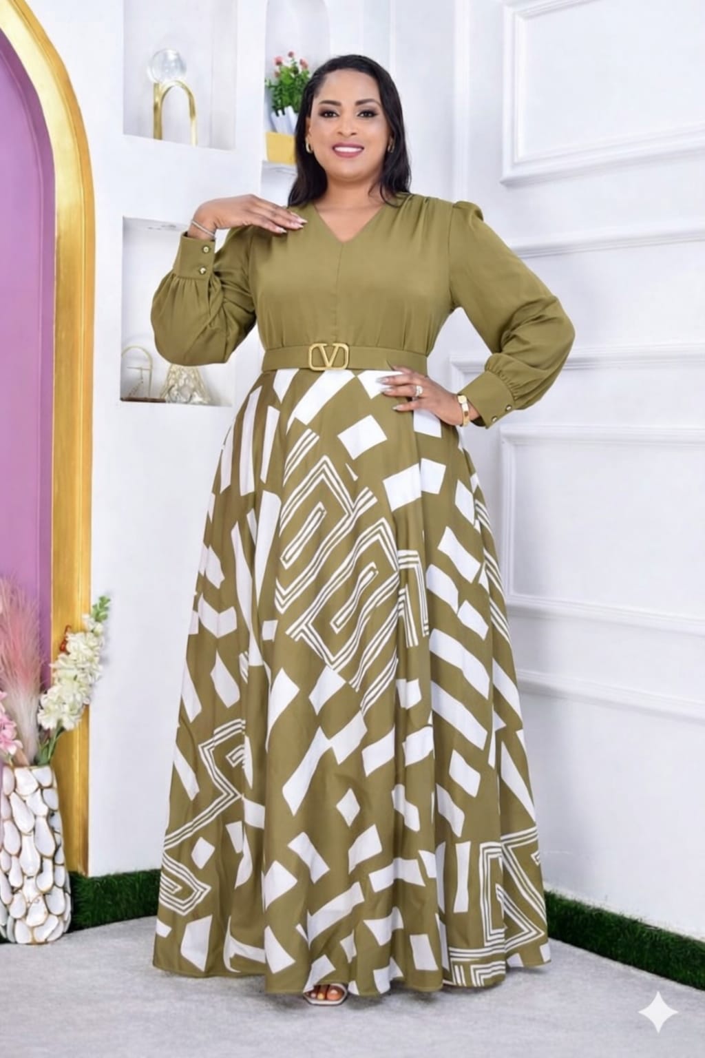Long Elegant Floral Dress with golden accents size 40-48- This dress is a classy, feminine statement piece