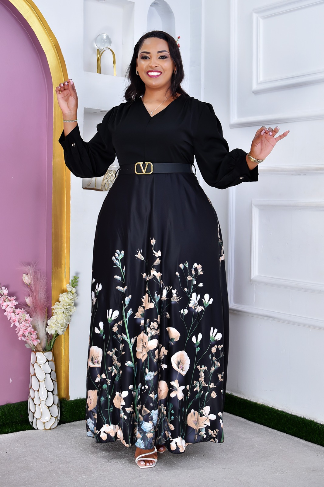Long Elegant Floral Dress with golden accents size 40-48- This dress is a classy, feminine statement piece