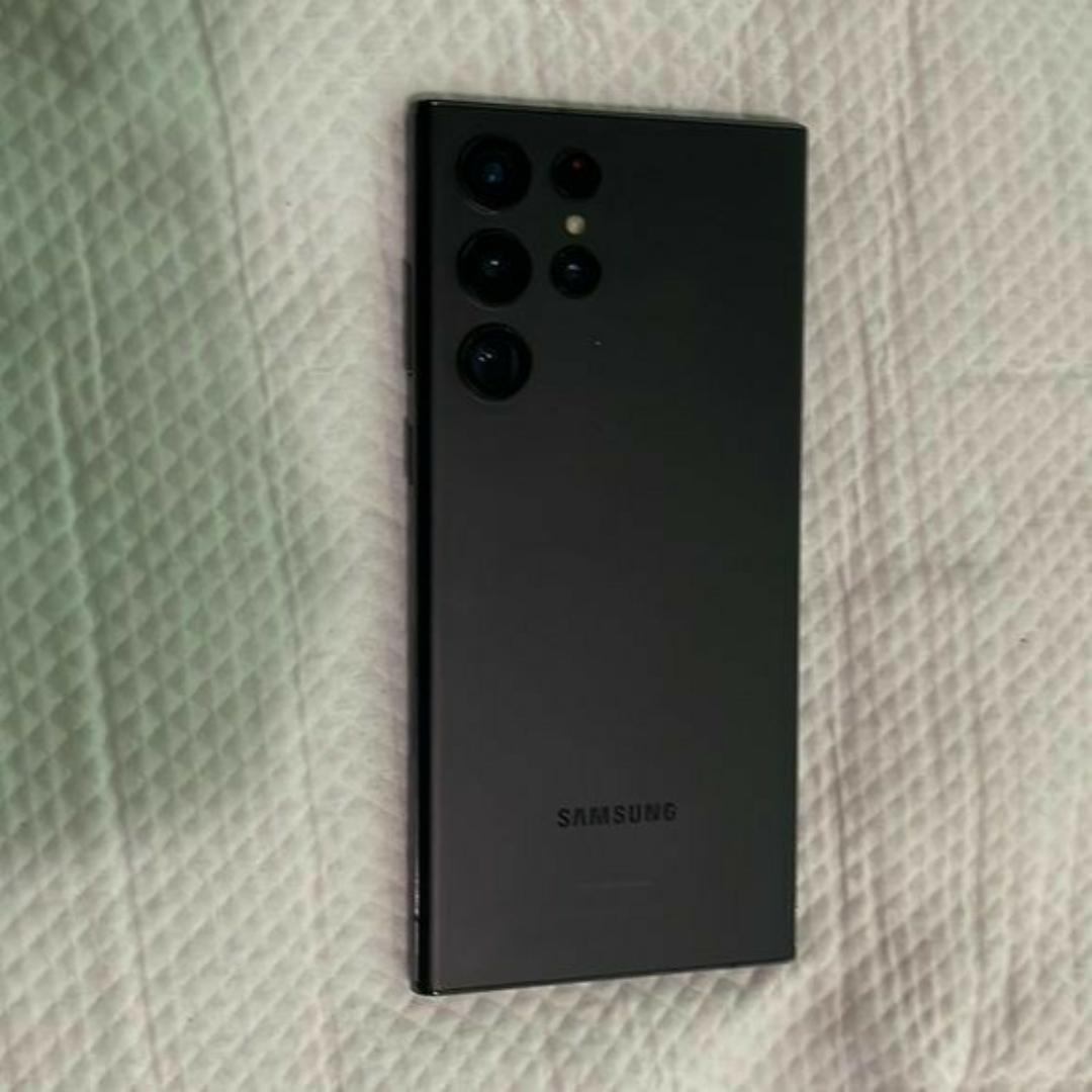 SAMSUNG S22 ULTRA 8+128GB Samsung Galaxy s22 ultra 5G (refurbished) unlocked ,clean piece with no dot or line on screen, fingerprint and face unlock enabled, dual sim (esim + 1 physical)
