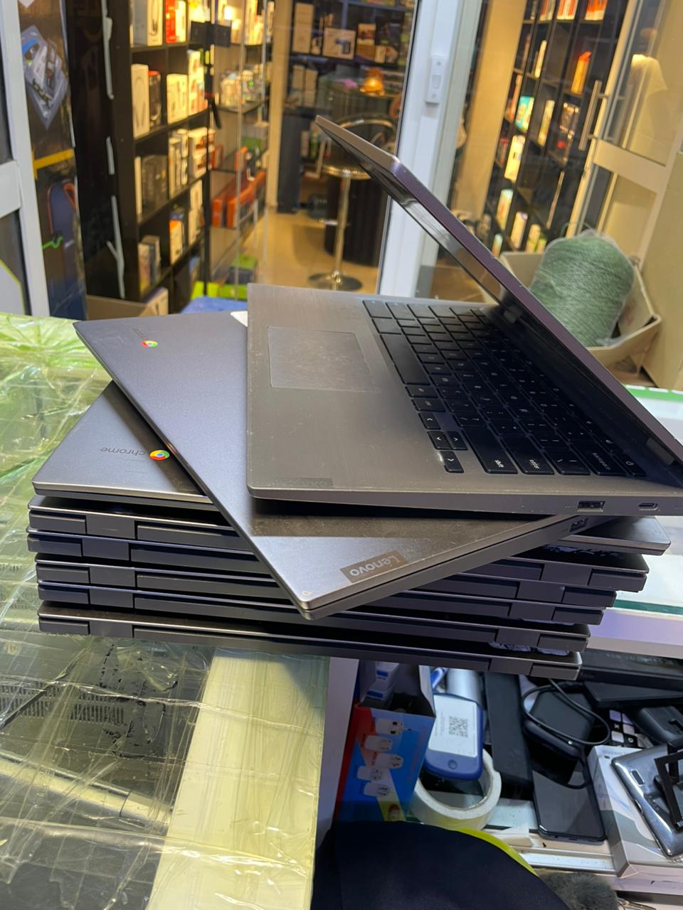 Lenovo 14e Chromebook 14” Touchscreen (32GB)
🔥 Key Specs
Display: 14-inch Full HD (1920×1080) IPS Touchscreen
Processor: AMD Dual-Core (A4 / 3015Ce depending on model)
RAM: 4GB DDR4
Storage: 32GB eMM