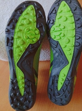 FOOTBALL/SOCCER TRAINERS - SIZE 44 - HIGH QUALITY
