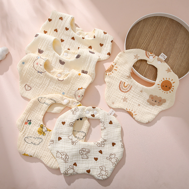 Baby bibs made of six layers of pure cotton gauze, soft and adjustable 360°.