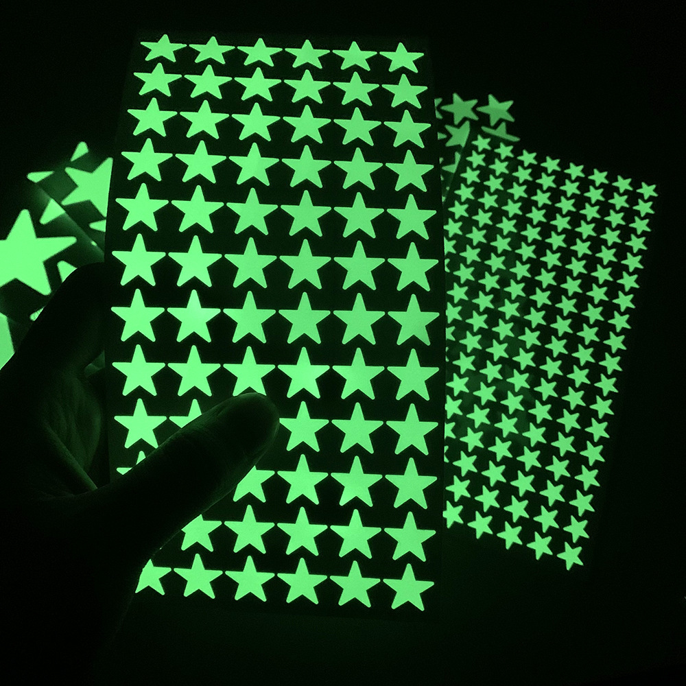 Glow-in-the-dark star wall stickers for living room and bedroom light switches; children's polka dot and heart DIY creative glow-in-the-dark stickers.
