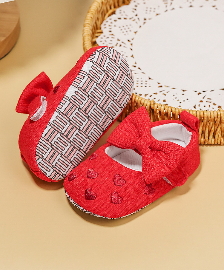 Classic Fashion 0-8M Newborn Love Embroidered Baby Shoes Anti slip Cloth Bottom Shoes for Girls Elegant Casual Princess Shoes