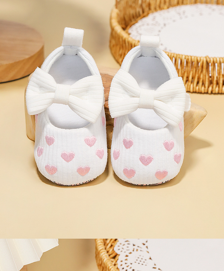 Classic Fashion 0-8M Newborn Love Embroidered Baby Shoes Anti slip Cloth Bottom Shoes for Girls Elegant Casual Princess Shoes