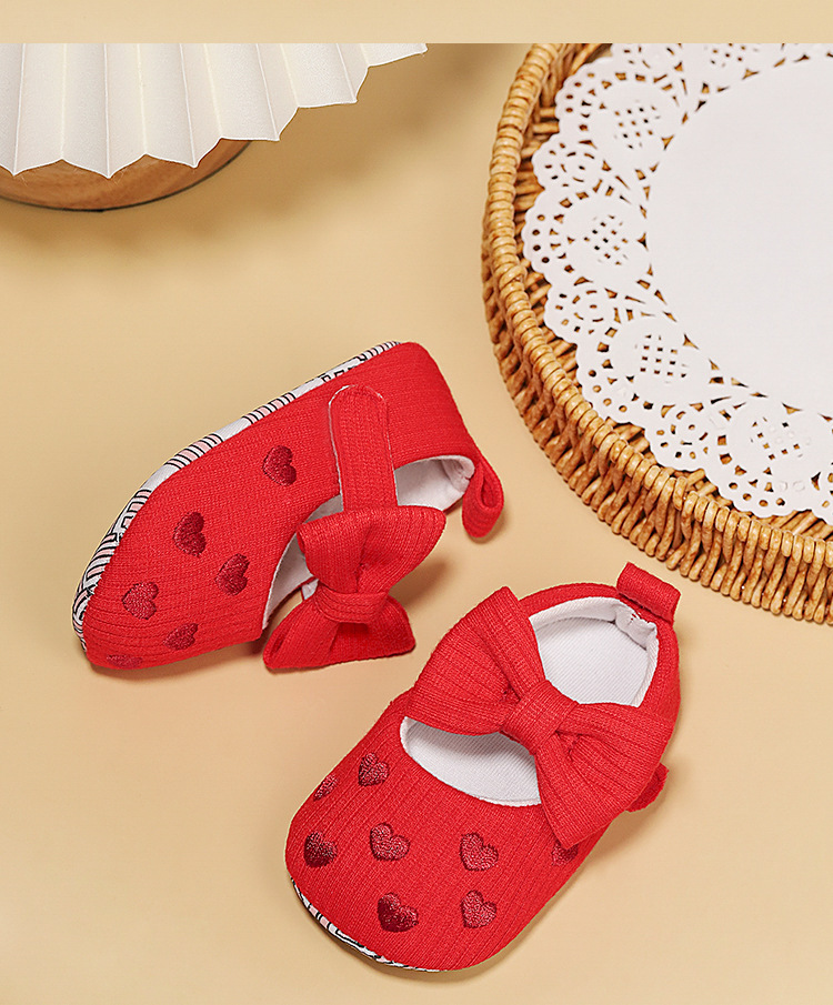 Classic Fashion 0-8M Newborn Love Embroidered Baby Shoes Anti slip Cloth Bottom Shoes for Girls Elegant Casual Princess Shoes