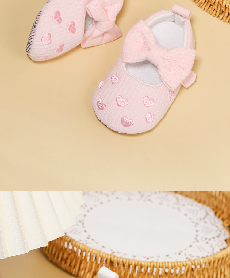 Classic Fashion 0-8M Newborn Love Embroidered Baby Shoes Anti slip Cloth Bottom Shoes for Girls Elegant Casual Princess Shoes