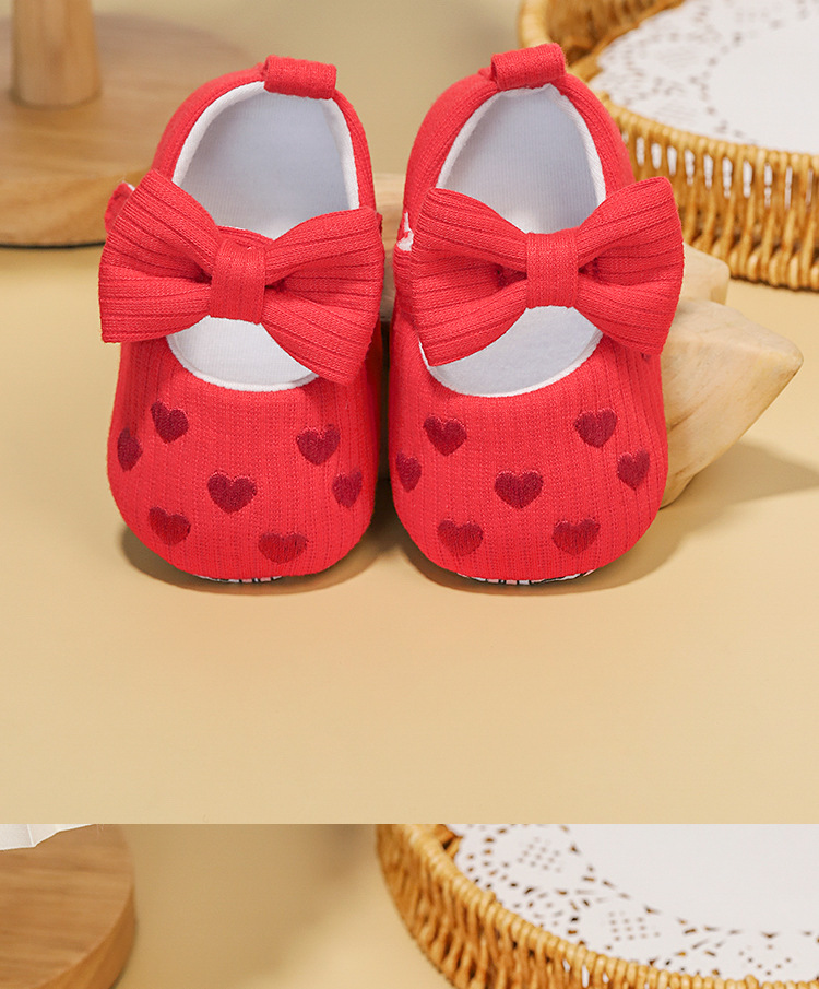 Classic Fashion 0-8M Newborn Love Embroidered Baby Shoes Anti slip Cloth Bottom Shoes for Girls Elegant Casual Princess Shoes
