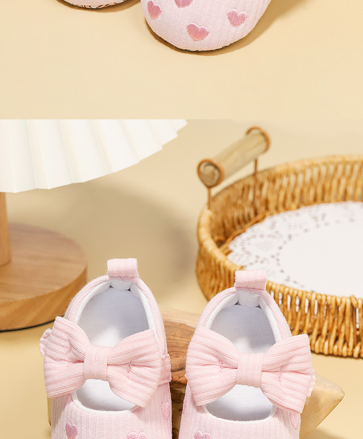 Classic Fashion 0-8M Newborn Love Embroidered Baby Shoes Anti slip Cloth Bottom Shoes for Girls Elegant Casual Princess Shoes