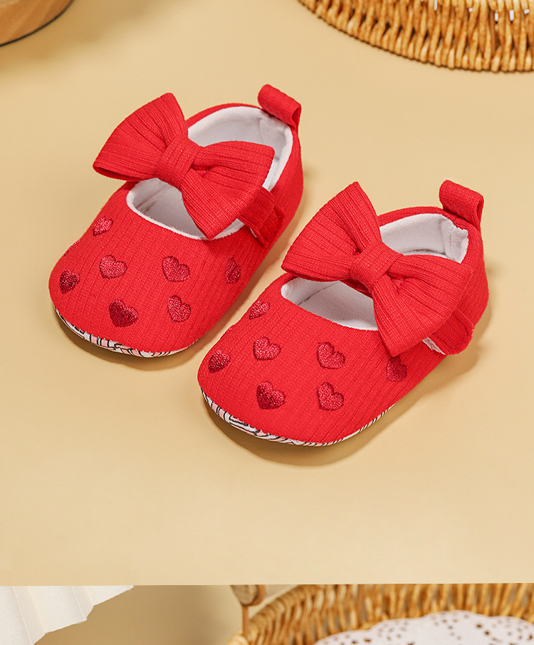 Classic Fashion 0-8M Newborn Love Embroidered Baby Shoes Anti slip Cloth Bottom Shoes for Girls Elegant Casual Princess Shoes