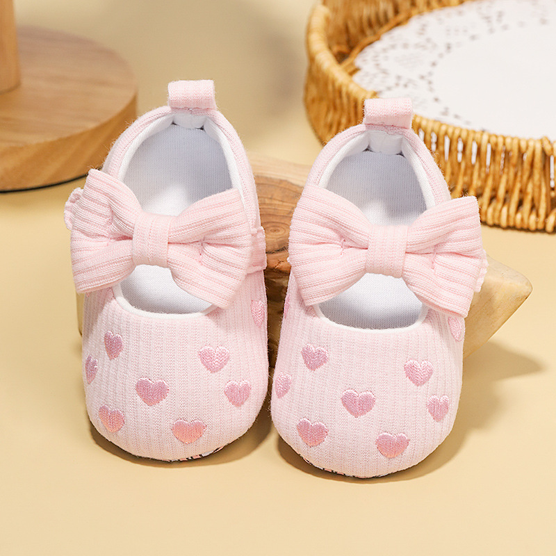 Classic Fashion 0-8M Newborn Love Embroidered Baby Shoes Anti slip Cloth Bottom Shoes for Girls Elegant Casual Princess Shoes