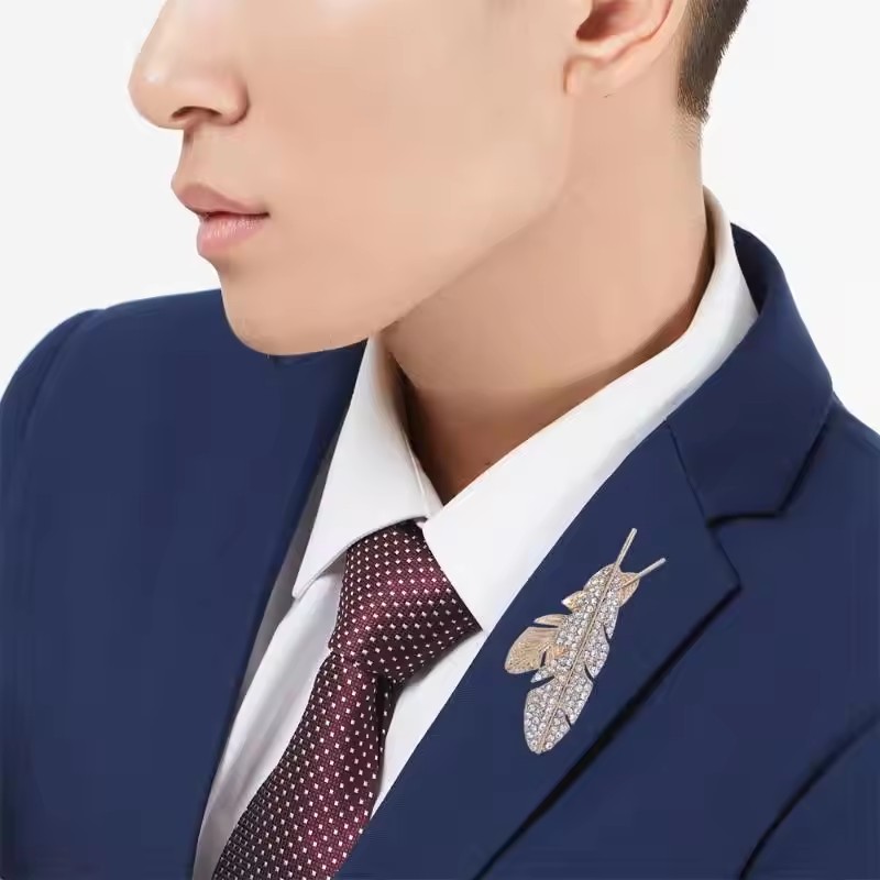 Temperament Elegant Full Rhinestone Hollow Feather Brooch Men's Classic Brooch Set Lapel Pin Jewelry Luxury Accessories A-1701