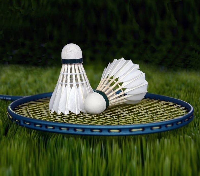 Badminton racket with two shuttles Perfectly suitable for beginner playing in the attacking style