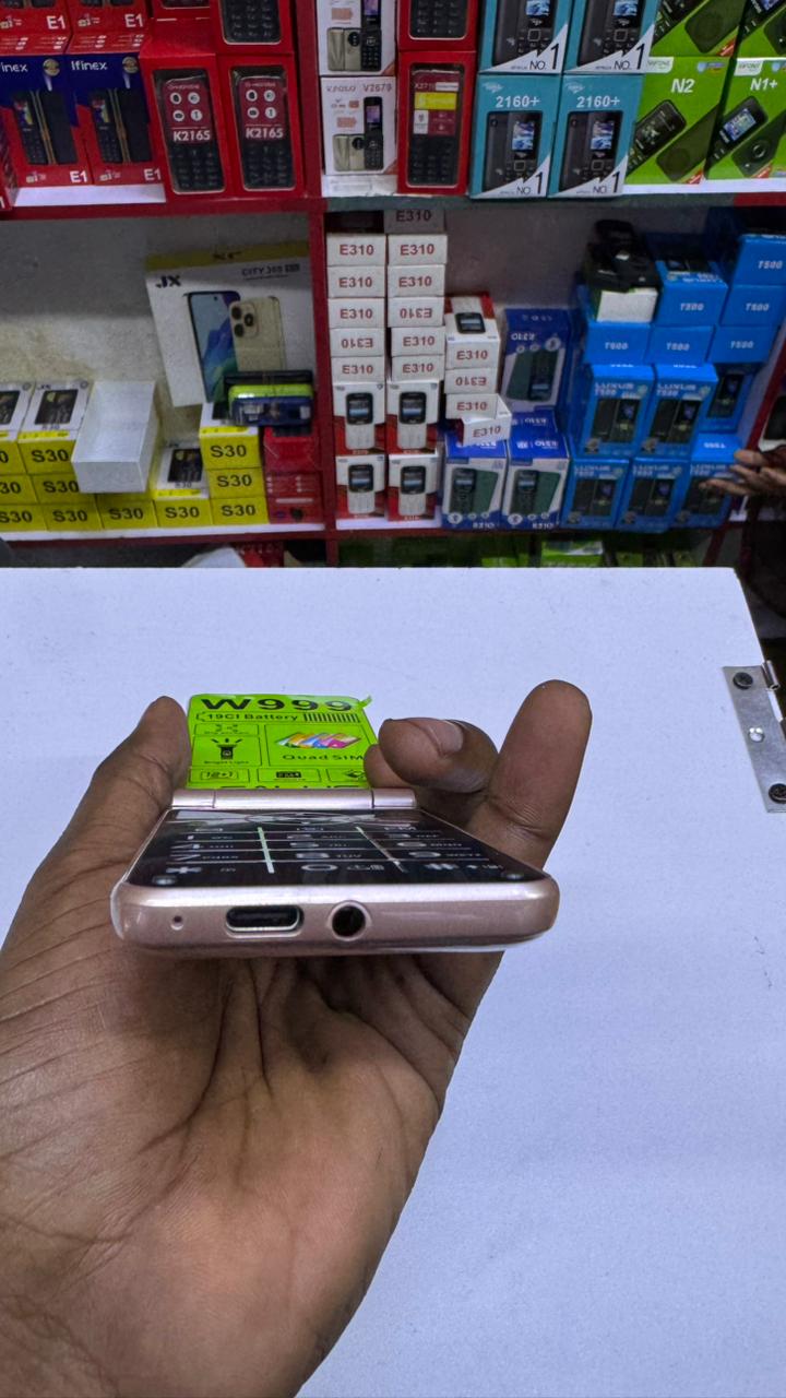 LIMITED DISCOUNT💃🏻💃🏻🔥🔥CALUS W999 Flip Phone - Quad SIM, 32GB Storage, 2.4" Display, Type-C FEATURE PHONE WITH Bluetooth /Wireless FM/SD Slot kabambe/katululu/mulika mwizi/button feature phone