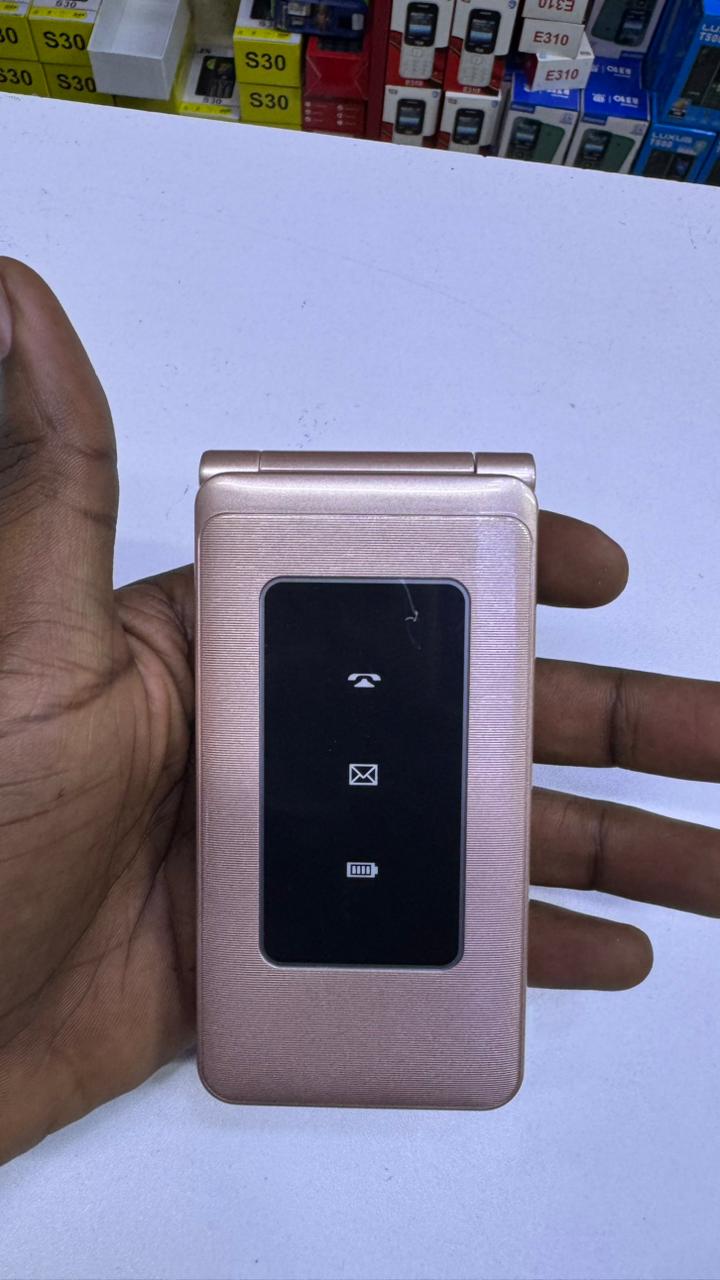 LIMITED DISCOUNT💃🏻💃🏻🔥🔥CALUS W999 Flip Phone - Quad SIM, 32GB Storage, 2.4" Display, Type-C FEATURE PHONE WITH Bluetooth /Wireless FM/SD Slot kabambe/katululu/mulika mwizi/button feature phone