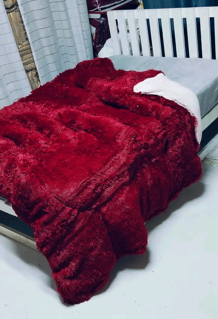 Luxury Plush Fluffy Duvet set -4 pillow cases plus 1 bedsheet×– Ultra Soft Warm Comforter Bedding for All Seasons