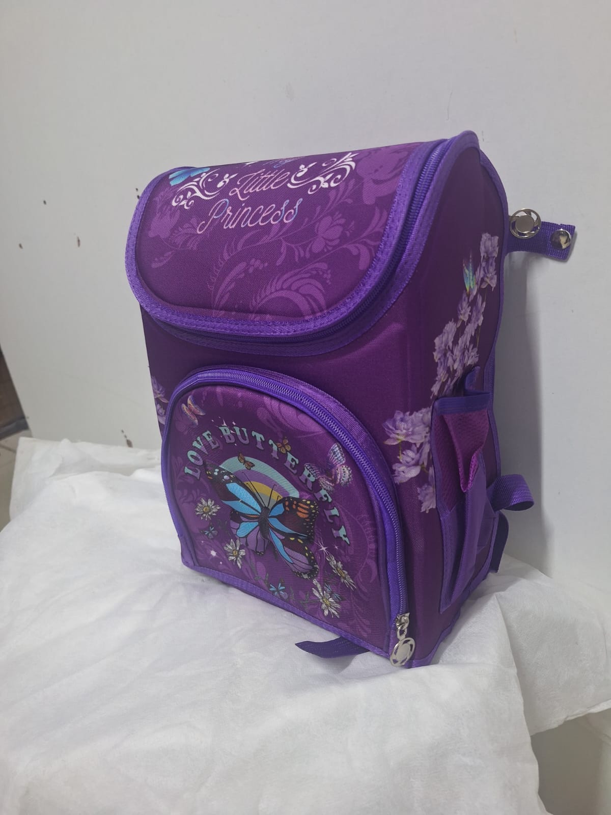 Back to school offer 🚀 Kids Space Adventure Backpack – Fun, Durable & Spacious School Bag 🎒.Unique astronaut & space-themed design kids love.Strong, durable material for everyday use.Side pockets