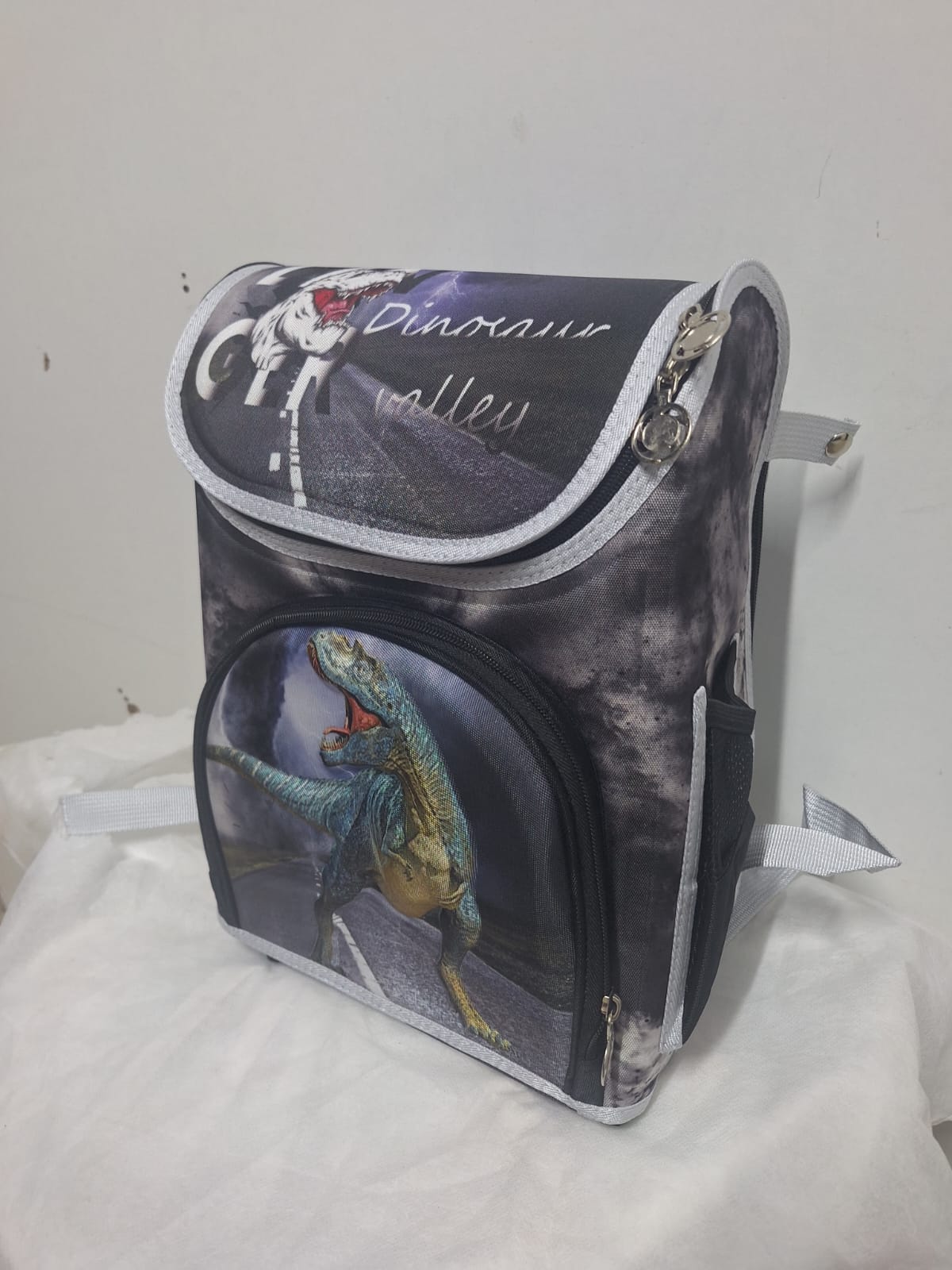 Back to school offer 🚀 Kids Space Adventure Backpack – Fun, Durable & Spacious School Bag 🎒.Unique astronaut & space-themed design kids love.Strong, durable material for everyday use.Side pockets