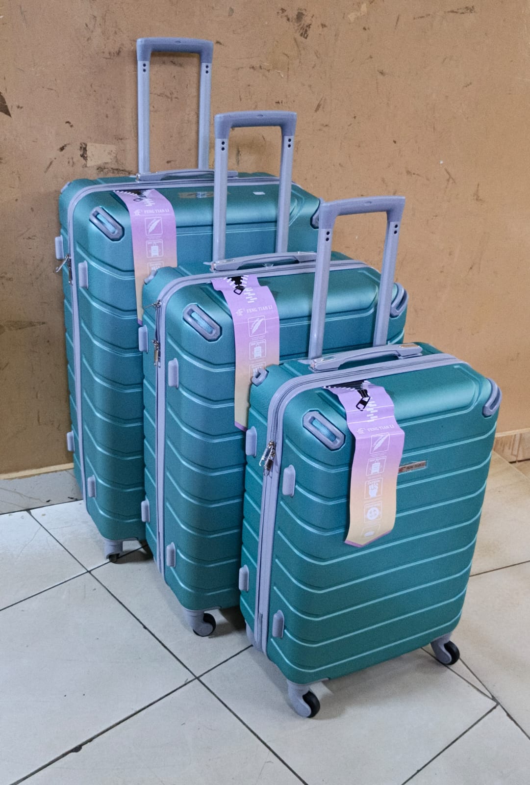 GRAB TODAY WHILE STOCK LAST‼️‼️✔️PRICE DROP
3 in 1 Luxurious Fibre Suitcase*

▪️Zipper closure frame.
▪️360 Easy-glide spinner wheels. 
▪️Telescopic handle system locks in multiple levels to adapt.
▪️