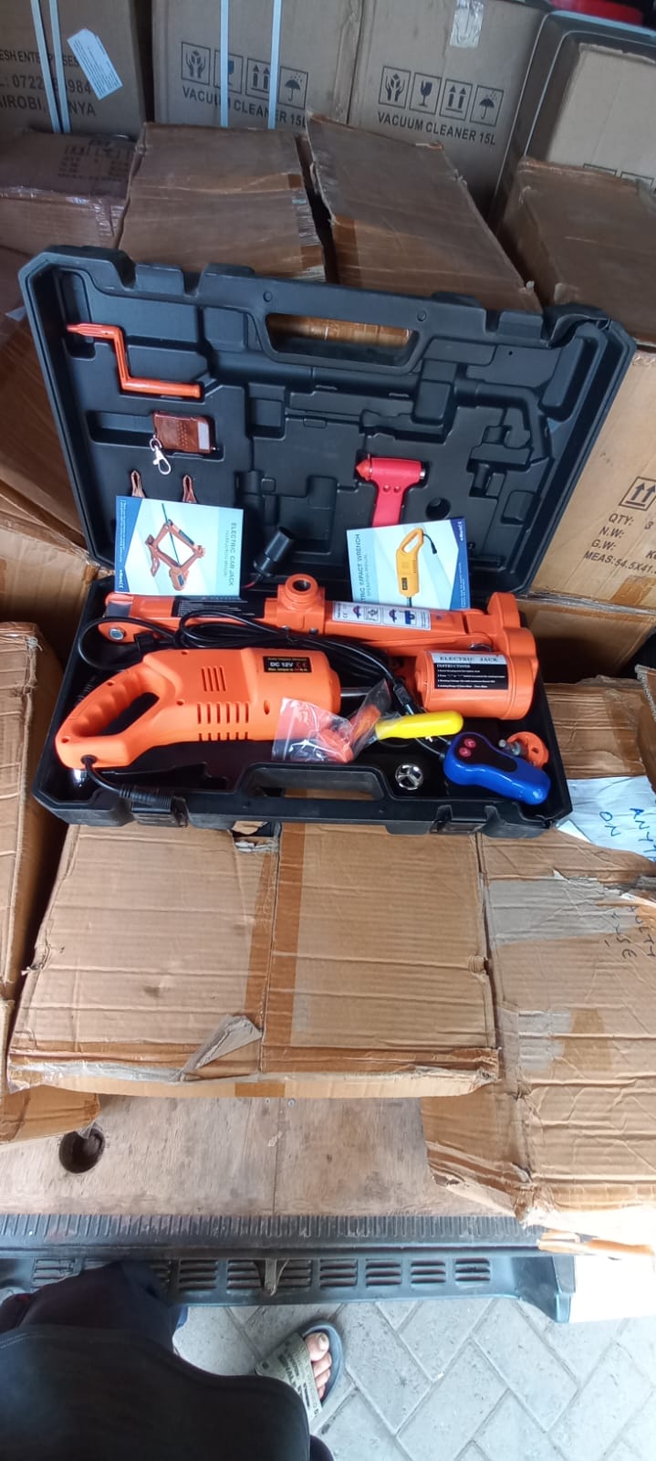 LONG LASTING PERFORMANCE🔥🔥Electric Car Jack Kit & Wheel Spanner Set – Automatic Hydraulic Car Lift Kit with Impact Wrench‼️Powered by a 12V DC car socket for easy operation Lifting capacity up to [i