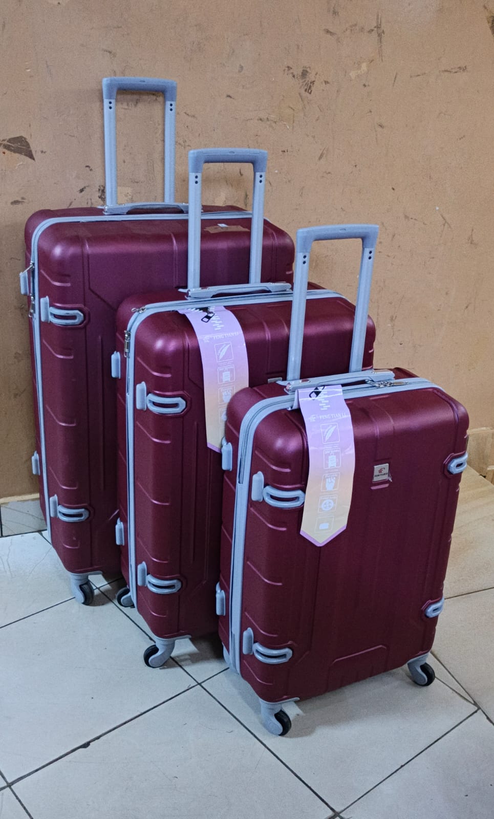 GRAB TODAY WHILE STOCK LAST‼️‼️✔️PRICE DROP
3 in 1 Luxurious Fibre Suitcase*

▪️Zipper closure frame.
▪️360 Easy-glide spinner wheels. 
▪️Telescopic handle system locks in multiple levels to adapt.
▪️