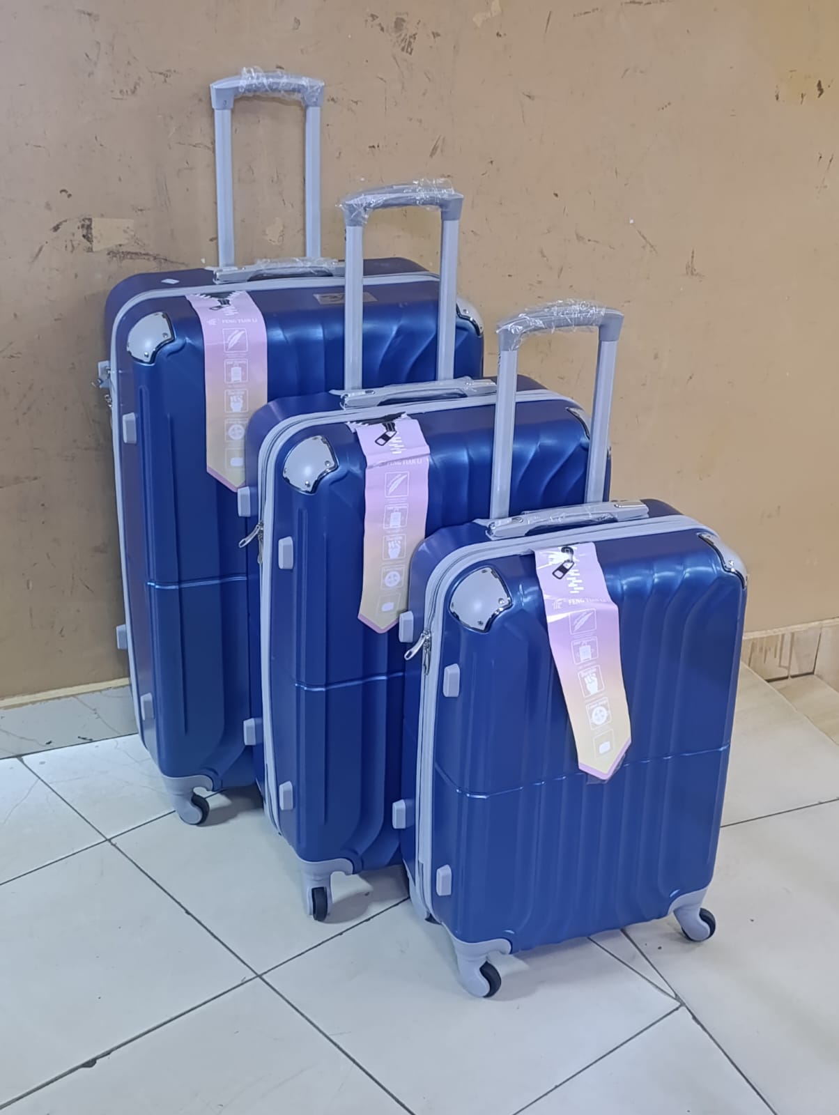 GRAB TODAY WHILE STOCK LAST‼️‼️✔️PRICE DROP
3 in 1 Luxurious Fibre Suitcase*

▪️Zipper closure frame.
▪️360 Easy-glide spinner wheels. 
▪️Telescopic handle system locks in multiple levels to adapt.
▪️