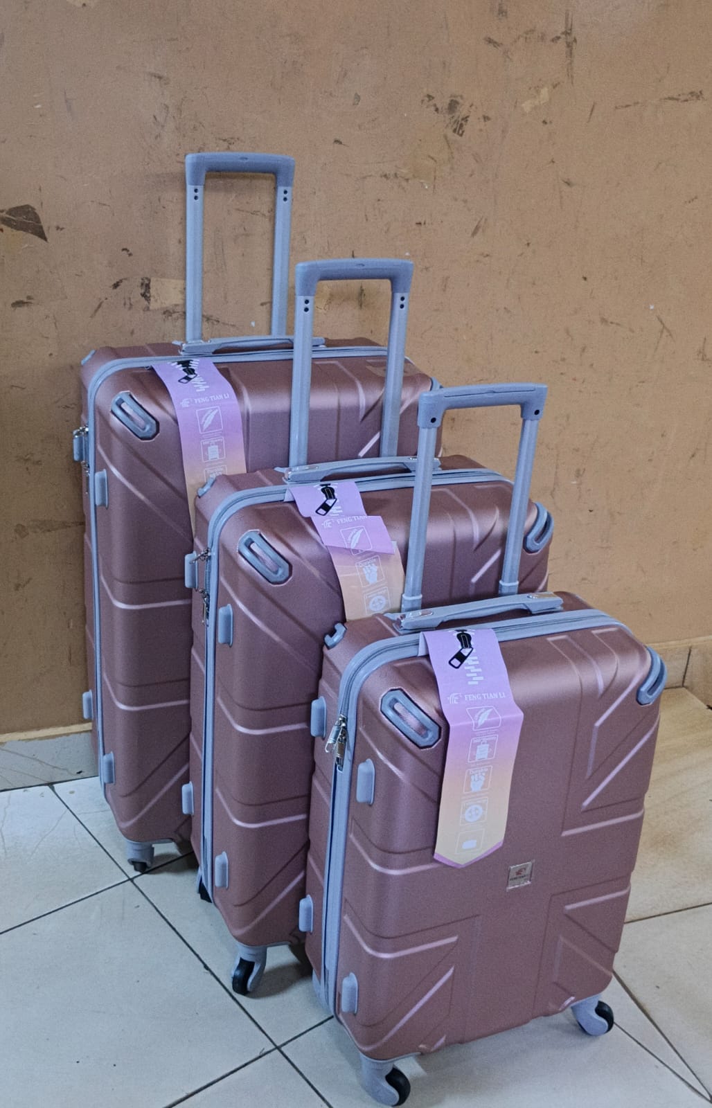 GRAB TODAY WHILE STOCK LAST‼️‼️✔️PRICE DROP
3 in 1 Luxurious Fibre Suitcase*

▪️Zipper closure frame.
▪️360 Easy-glide spinner wheels. 
▪️Telescopic handle system locks in multiple levels to adapt.
▪️