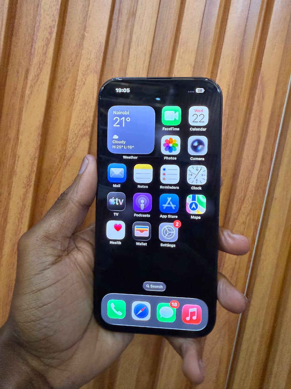 iPhone 15 Pro – Titanium Power. Pro Performance.Display: 6.1″ Super Retina XDR OLED, 120Hz ProMotion
