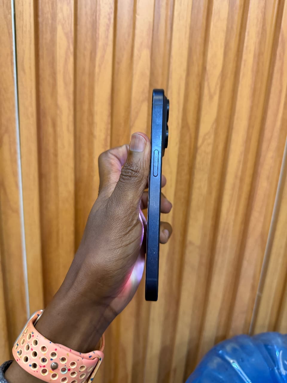 iPhone 15 Pro – Titanium Power. Pro Performance.Display: 6.1″ Super Retina XDR OLED, 120Hz ProMotion