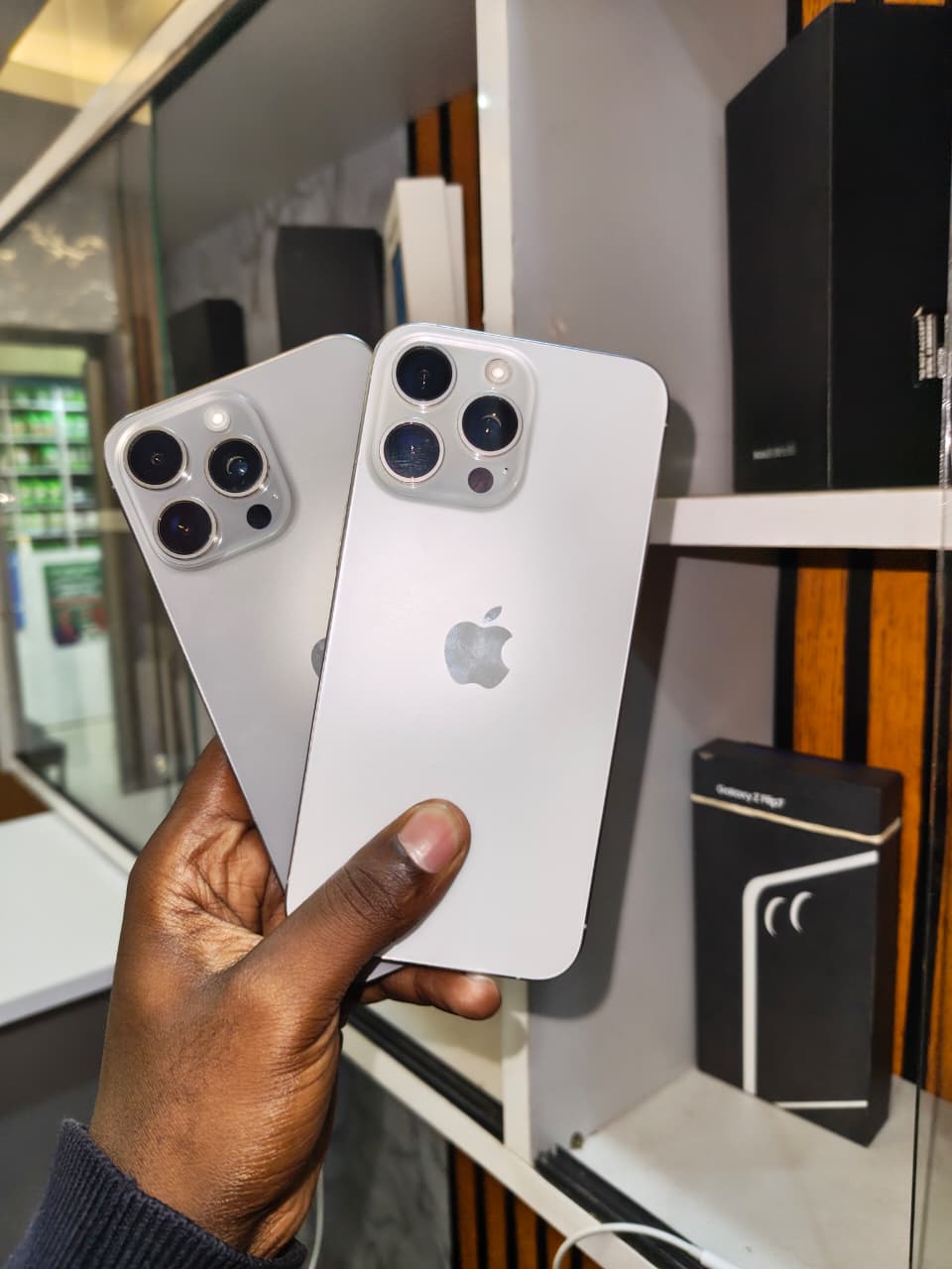 iPhone 15 Pro – Titanium Power. Pro Performance.Display: 6.1″ Super Retina XDR OLED, 120Hz ProMotion