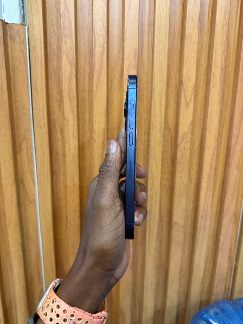 iPhone 15 Pro – Titanium Power. Pro Performance.Display: 6.1″ Super Retina XDR OLED, 120Hz ProMotion