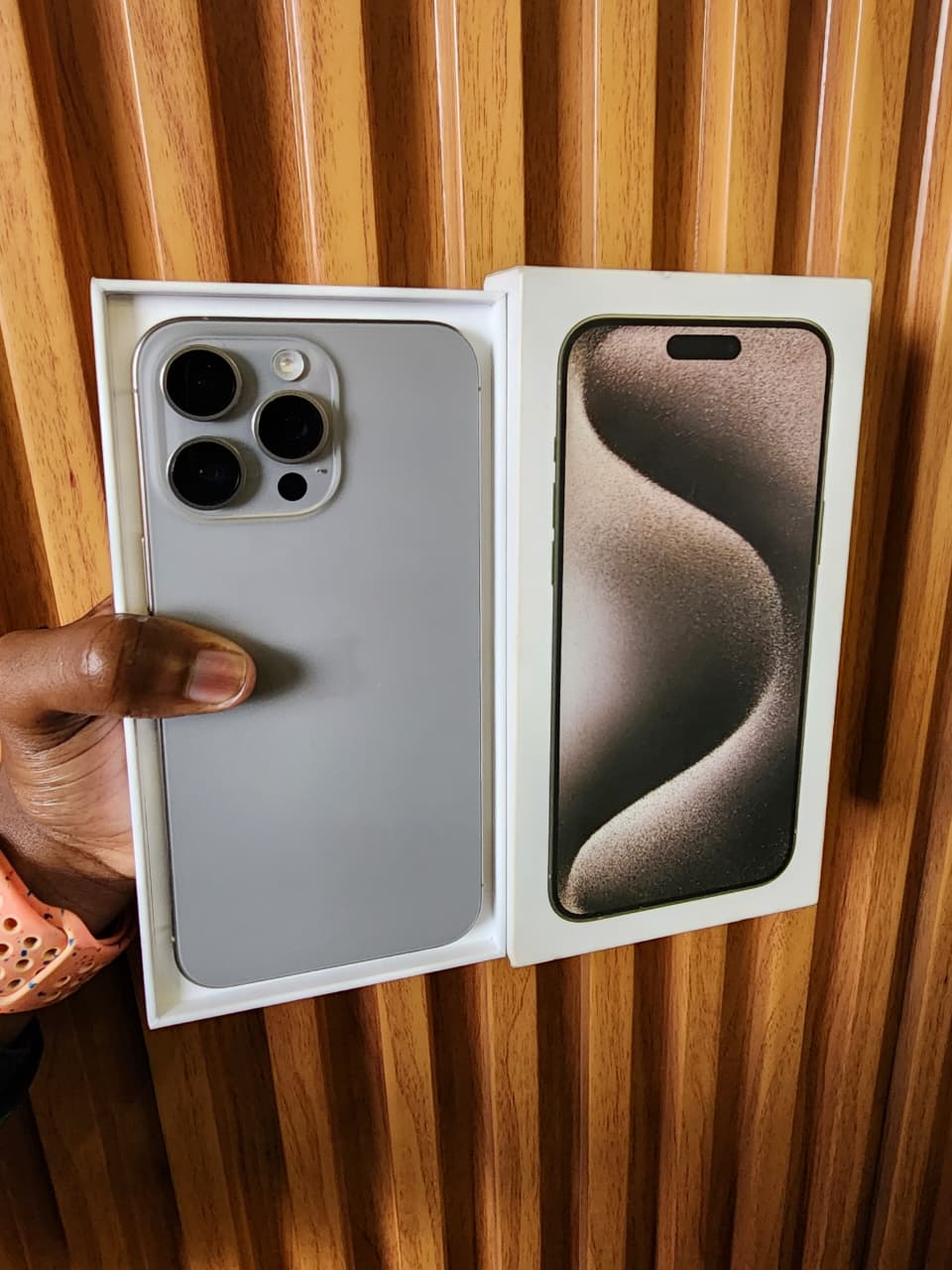 iPhone 15 Pro – Titanium Power. Pro Performance.Display: 6.1″ Super Retina XDR OLED, 120Hz ProMotion