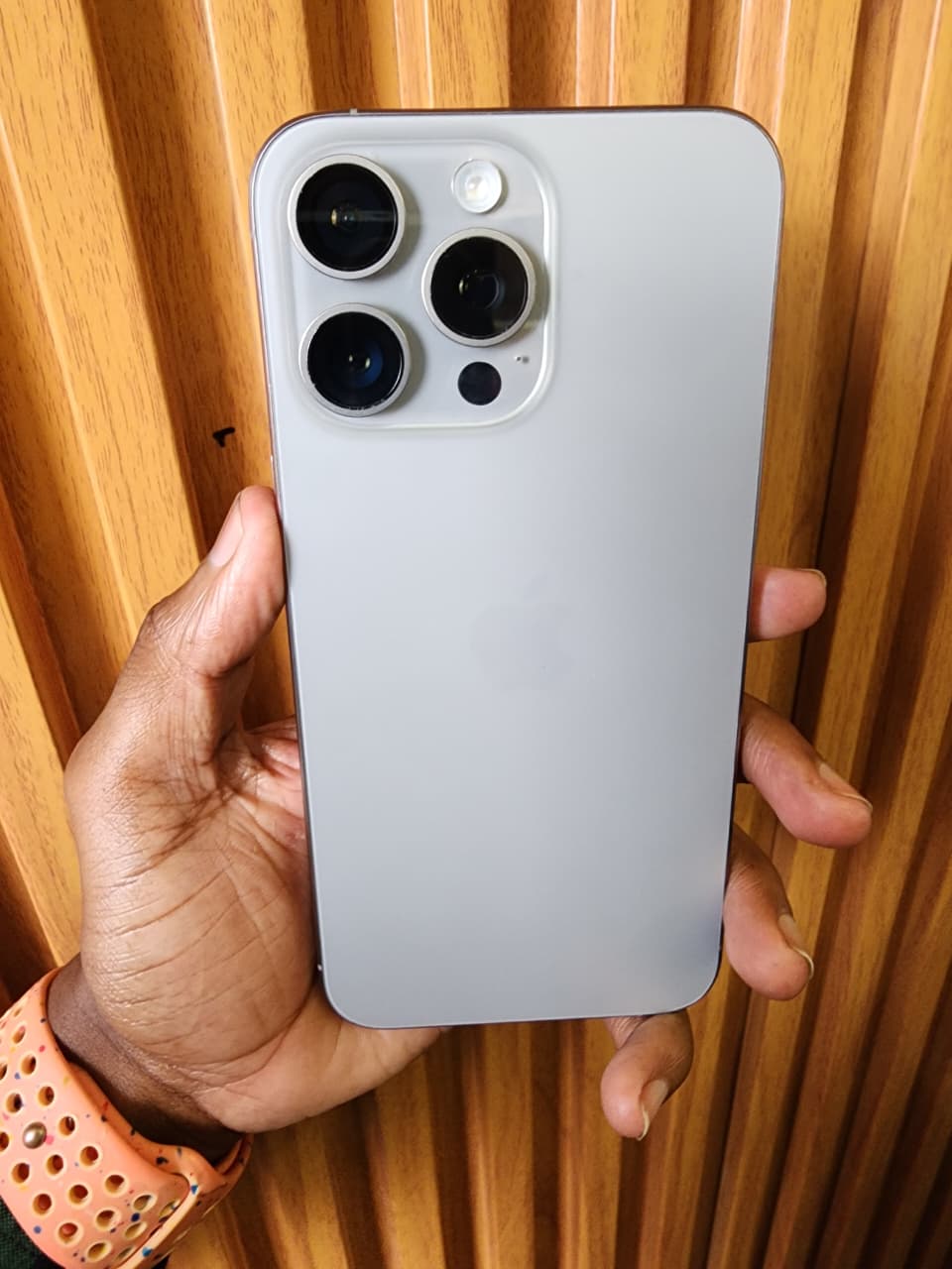 iPhone 15 Pro – Titanium Power. Pro Performance.Display: 6.1″ Super Retina XDR OLED, 120Hz ProMotion