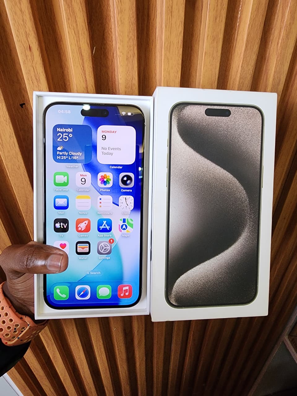 iPhone 15 Pro – Titanium Power. Pro Performance.Display: 6.1″ Super Retina XDR OLED, 120Hz ProMotion